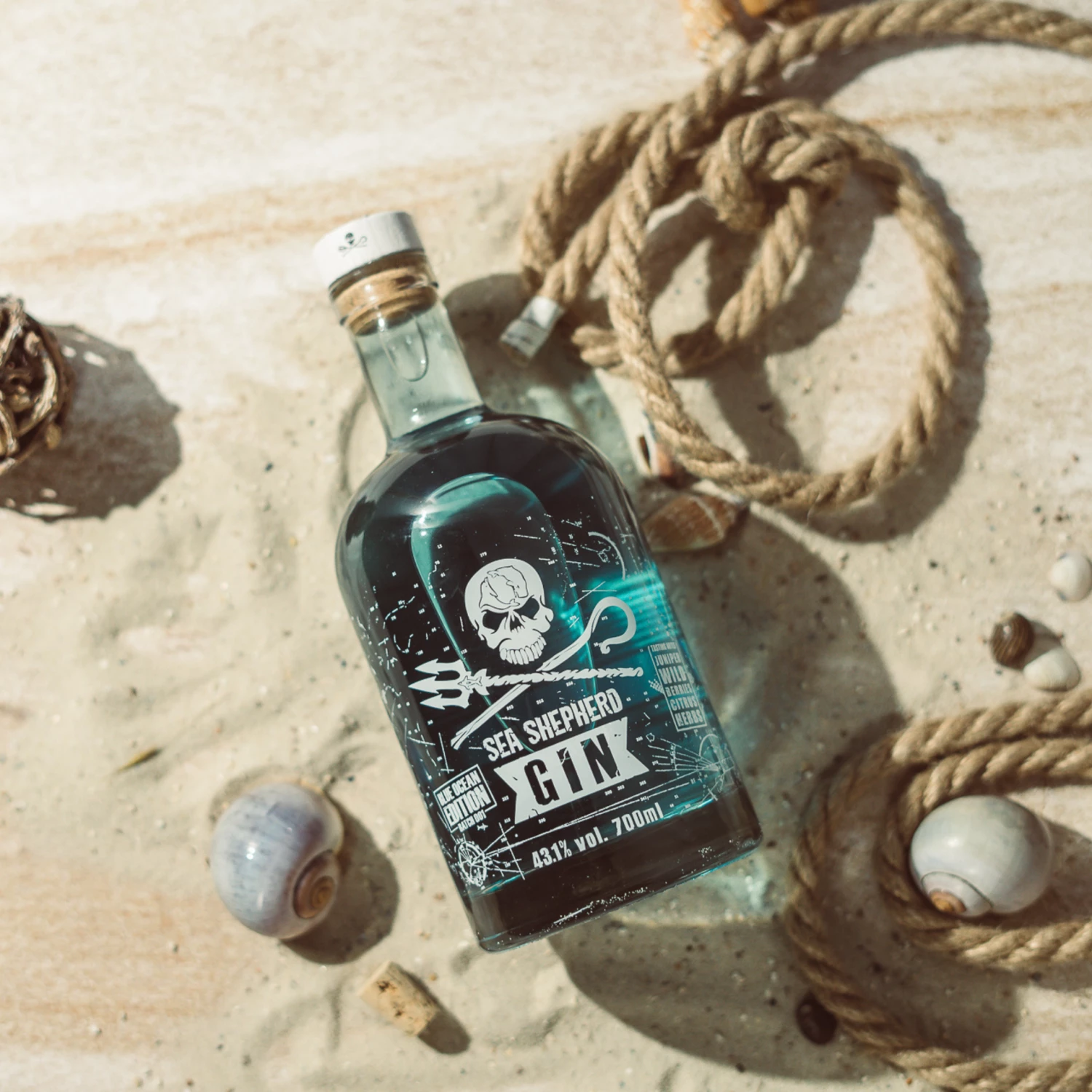 Sea Shepherd Blue Ocean Edition Gin 43,1% 0,7l 6 Sea Shepherd Blue Ocean Edition Gin 43,1% 0,7l – Bild 4